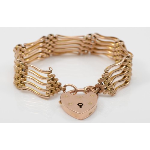 159 - An Edwardian 9ct gold heart shaped padlock bracelet, possibly by Maurice Gratz & Co, Chester 1908, w... 