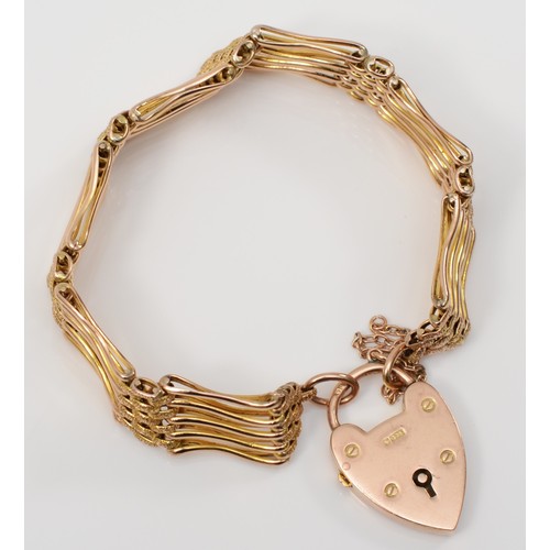 159 - An Edwardian 9ct gold heart shaped padlock bracelet, possibly by Maurice Gratz & Co, Chester 1908, w... 