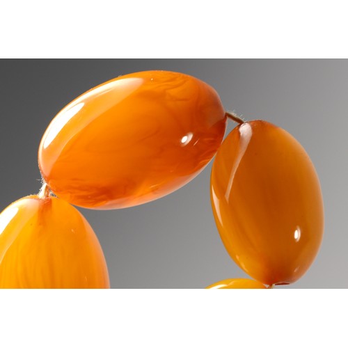 166 - A butterscotch amber Bakelite graduated bead necklace, 28 - 11mm beads, 50cm, 46gm