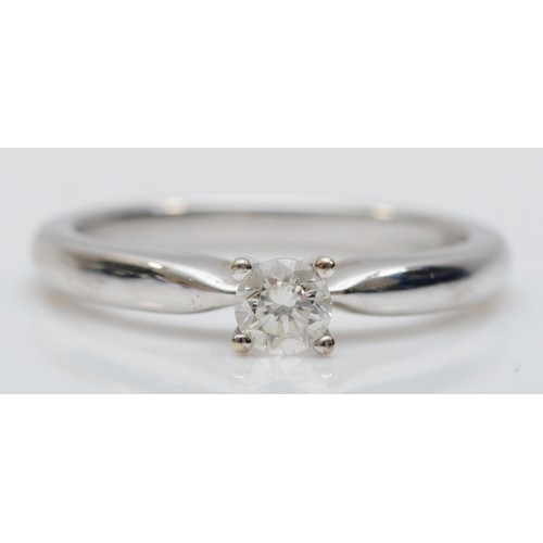 168 - A 9ct white gold single stone brilliant cut diamond ring, stated weight 0.25cts, colour estimate G/H... 