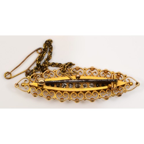 173 - A Victorian 15ct gold graduating old cut diamond brooch, Birmingham 1899, with rope twist and bead b... 