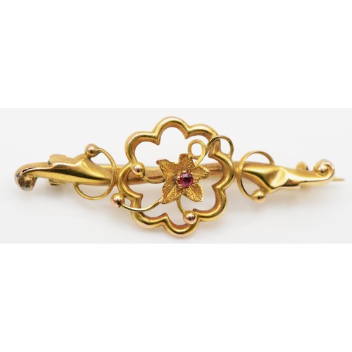 186 - An Edward VII 9ct gold garnet floral brooch, by S.Bros, Birmingham 1905, 43mm, base metal pin, 1.7gm... 