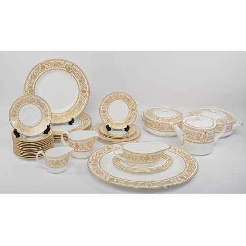 269 - A mid 20th century Royal Worcester porcelain Hyde Park pattern part dinner set comprising of six 27c... 