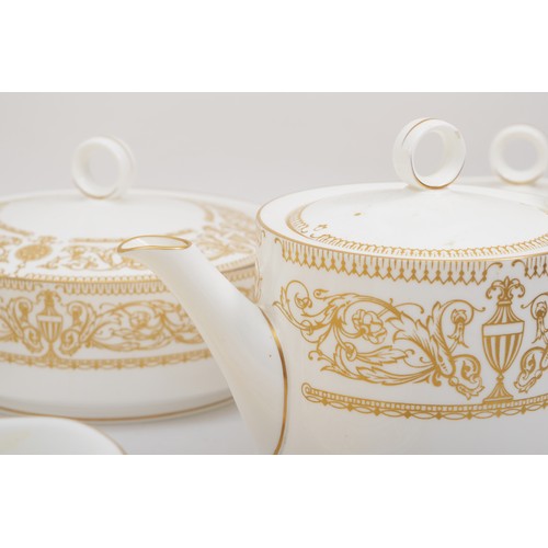 269 - A mid 20th century Royal Worcester porcelain Hyde Park pattern part dinner set comprising of six 27c... 