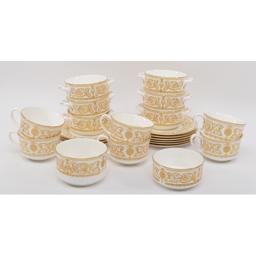 269 - A mid 20th century Royal Worcester porcelain Hyde Park pattern part dinner set comprising of six 27c... 