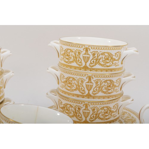 269 - A mid 20th century Royal Worcester porcelain Hyde Park pattern part dinner set comprising of six 27c... 