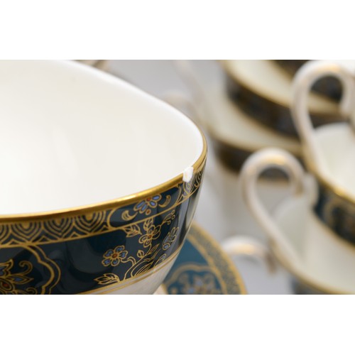 271 - Royal Doulton Carlyle (H5018) pattern part dinner and tea set; comprising of a 21cm long sauceboat a... 