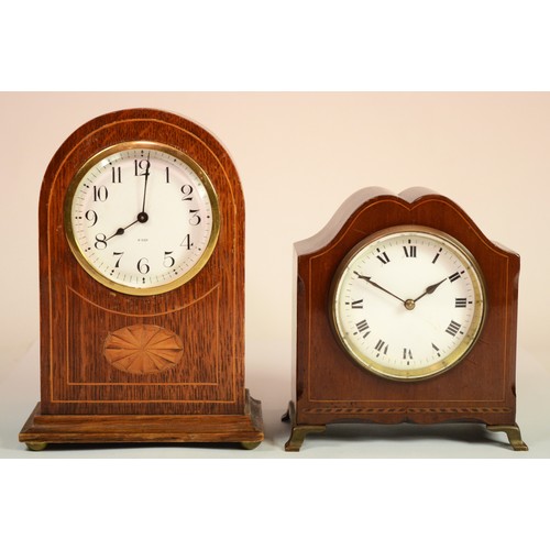 312 - An Edwardian inlaid oak dome topped 8 day mantle clock, the white dial with black Arabic numerals ra... 