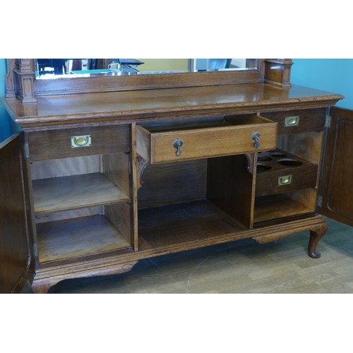 385 - An Edwardian oak mirror back sideboard, the blind fretwork frieze with geometric pattern with mirror... 