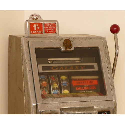 408 - Jennings Galaxy one arm bandit electromechanical three reel slot machine, c.1966, 1 shilling/5 new p... 