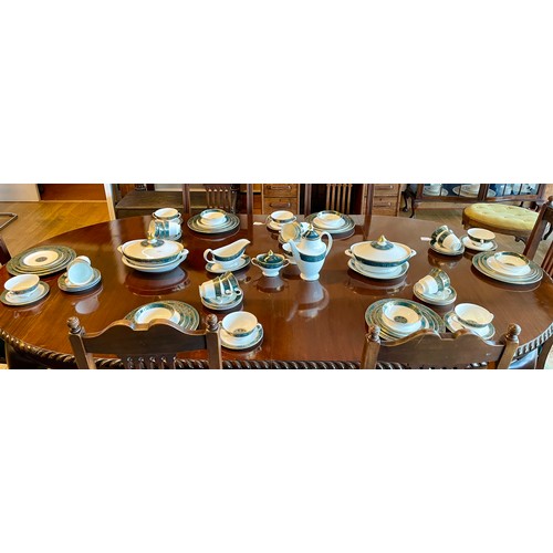 271 - Royal Doulton Carlyle (H5018) pattern part dinner and tea set; comprising of a 21cm long sauceboat a... 