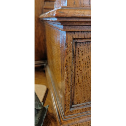 385 - An Edwardian oak mirror back sideboard, the blind fretwork frieze with geometric pattern with mirror... 