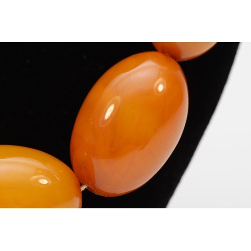 166 - A butterscotch amber Bakelite graduated bead necklace, 28 - 11mm beads, 50cm, 46gm