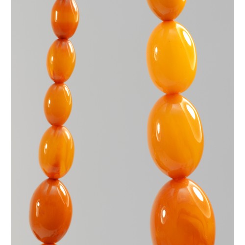 166 - A butterscotch amber Bakelite graduated bead necklace, 28 - 11mm beads, 50cm, 46gm