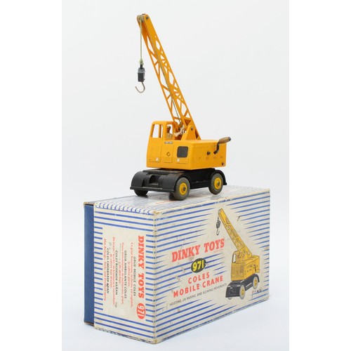 120 - Dinky Toys - Coles Mobile Crane, number 971, having hoisting, jib raising and slewing movements, wit... 