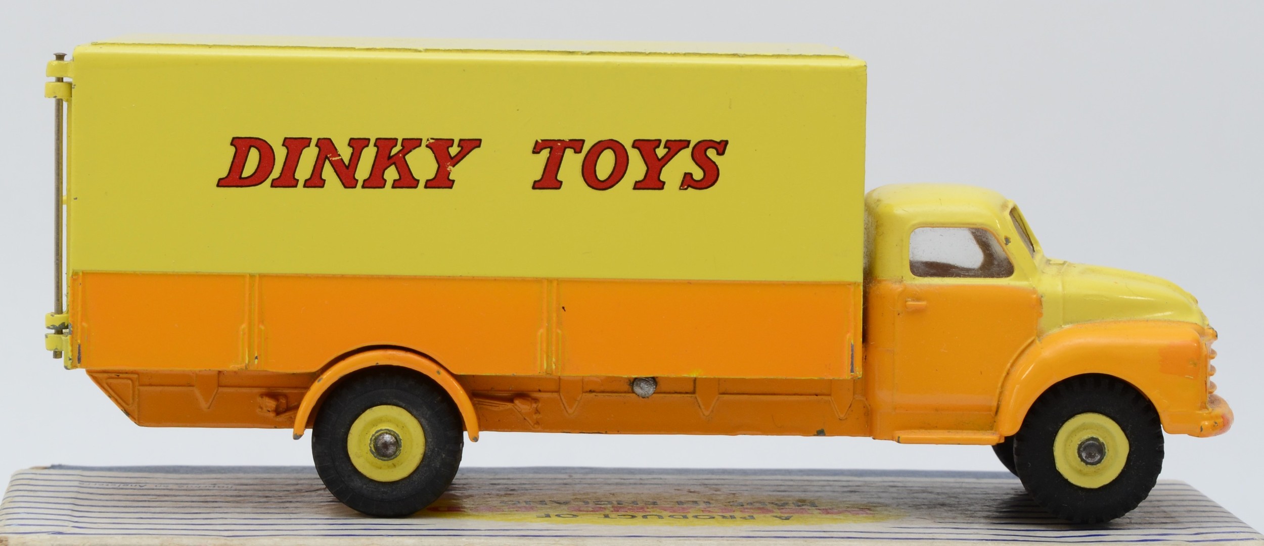 Dinky Toys - A boxed Dinky Supertoy 930 Bedford Pallet Jekta Van ...