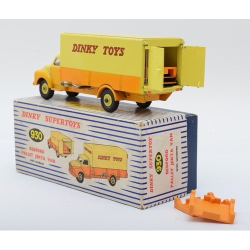 Dinky Toys - A boxed Dinky Supertoy 930 Bedford Pallet Jekta Van ...