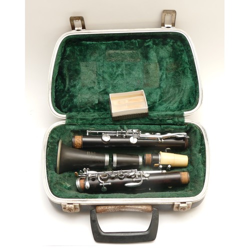 Melody Maker clarinet registration number 134695, in case with reeds