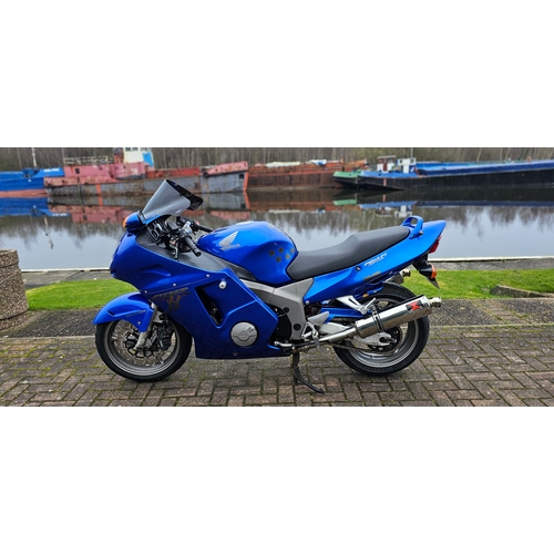 532 - 2001 Honda CBR 1100XX Blackbird. Registration number Y694 PWT. Frame number JH2SC35A8YM305180. Engin... 