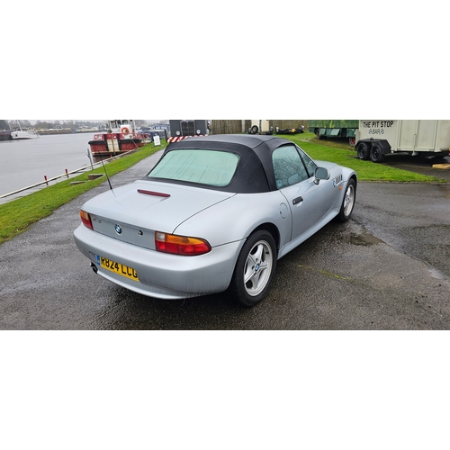 426 - 1998 BMW Z3, 1895cc, auto. Registration number R824 LCG. VIN number WBACH72090LD10545. Engine number... 