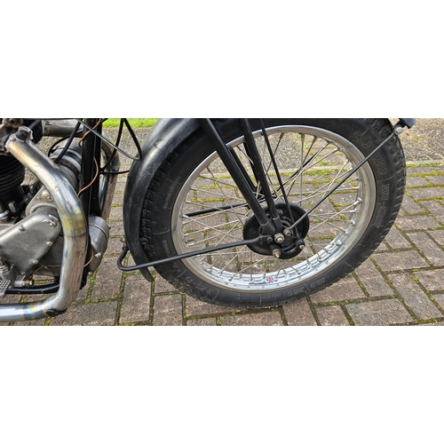 546 - 1931 BSA L31-6, de luxe 349cc. Registration number OU 4702 (non transferrable). Frame number Y5-515.... 