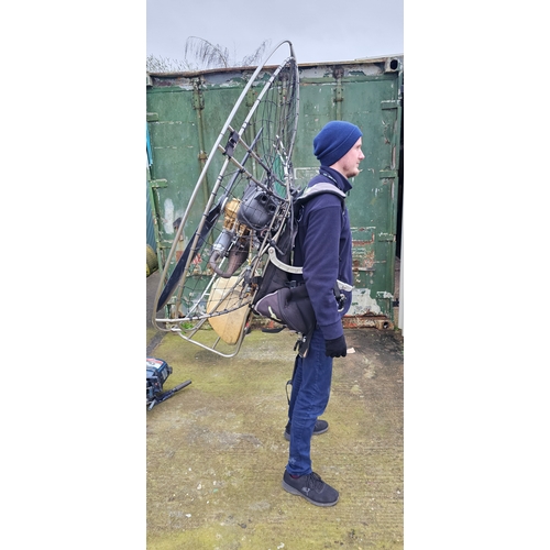 387 - A paramotor with seat, for attachment to a hang glider or similar.
Please note, we have not tested t... 