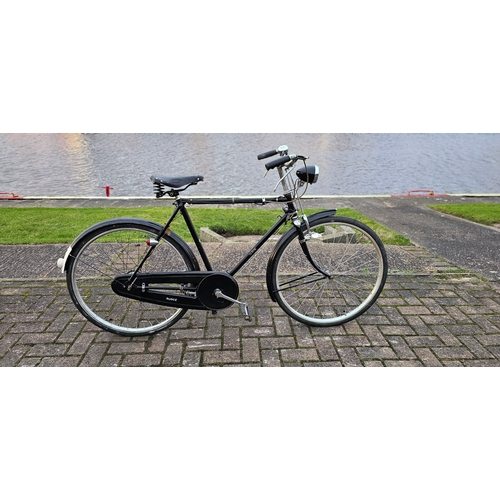 391 - A gentleman's Rudge bicycle with 3 speed Sturmey Archer gears, rod brakes and 26