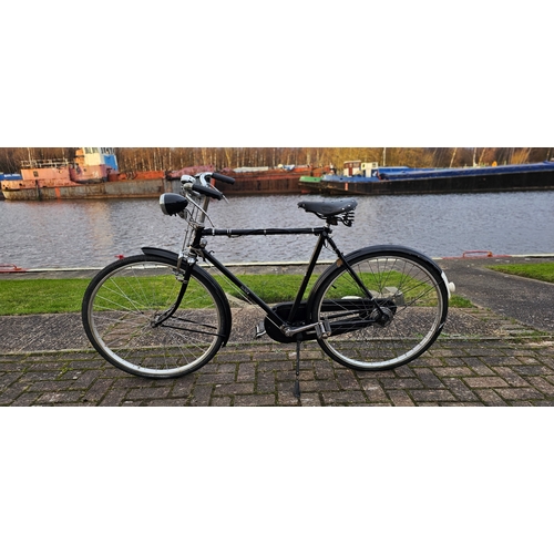 391 - A gentleman's Rudge bicycle with 3 speed Sturmey Archer gears, rod brakes and 26