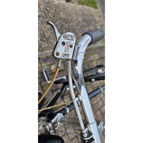 391 - A gentleman's Rudge bicycle with 3 speed Sturmey Archer gears, rod brakes and 26