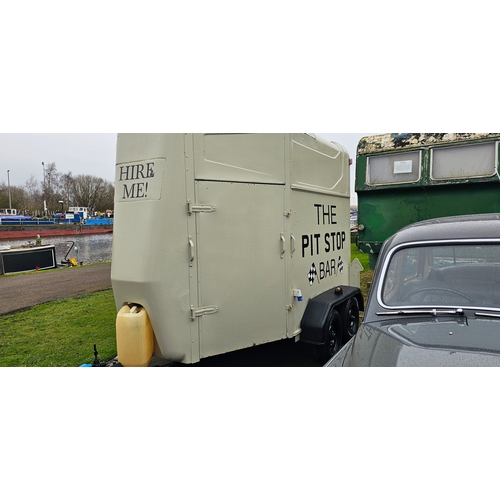 400 - A mobile catering unit/bar, converted from a twin axle horse box, fitted electrical system and water... 