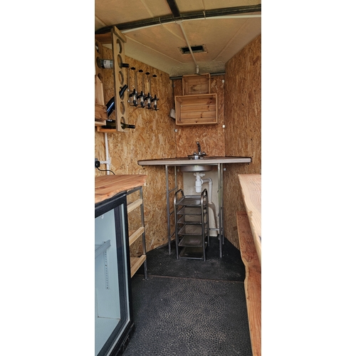 400 - A mobile catering unit/bar, converted from a twin axle horse box, fitted electrical system and water... 