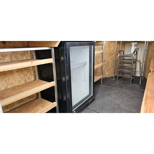 400 - A mobile catering unit/bar, converted from a twin axle horse box, fitted electrical system and water... 