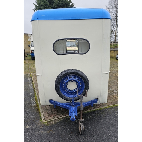 401 - c.1948 Ice Cream vendors trailer, recently restored. An ideal trailer for earning its keep, check th... 