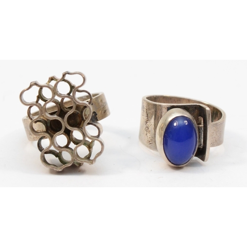 219 - A silver Modernist dyed quartz ring, by Kupittaan Kulta, M-N, together with another example by Kupit... 