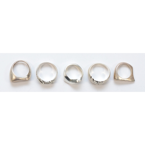 222 - Five silver Modernist rings to include a buckle example, V, 38gm.