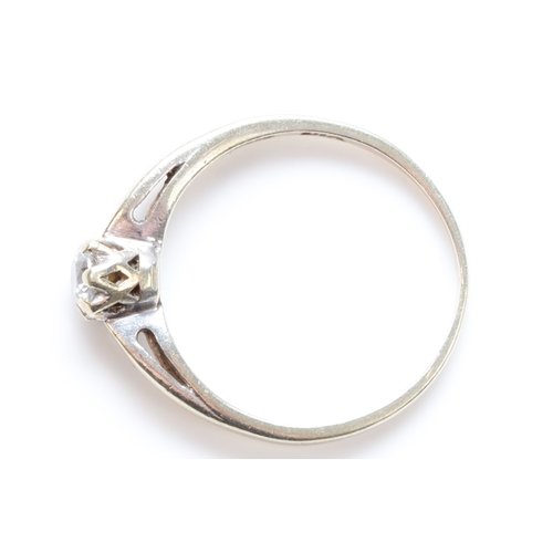 263 - A 9ct white gold single stone brilliant cut diamond dress ring, estimated weight .25, P, 2.2gm.