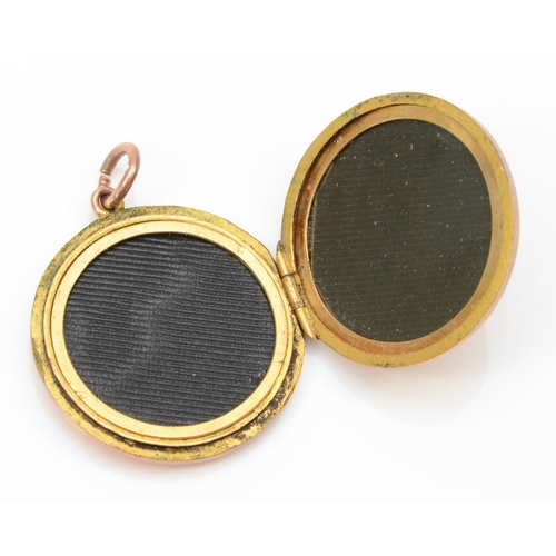 334 - An Edwardian 9ct gold front and back circular locket, with chased floral decoration, 24mm, 4.5gm.