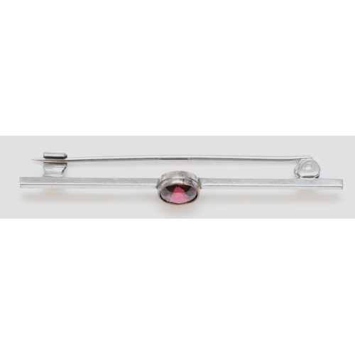 338 - An Art Deco white gold garnet bar brooch, unmarked, 5cm, 1.8gm.