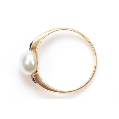 386 - A 9ct gold faux pearl and blue paste stone dress ring, R, 2.1gm.