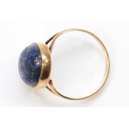 440 - A 9ct gold lapis lazuli dress ring, Q, 3.4gm.