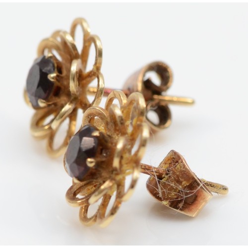 526 - A pair of 9ct gold garnet floral stud earrings, 11mm, 1.5gm.