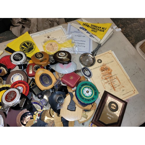 59 - A collection of motorcycle related items, to include trophies, medallions, pin badges, rosettes and ... 