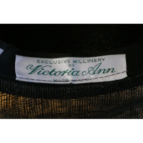 238 - A Victoria Ann vintage black hat, with box. L 42cm.