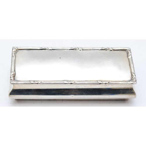 65 - A rectangular silver trinket box, Chester 1922,  with hinged cover, 10.5 x 4.5 x 2.5cm, 83gms