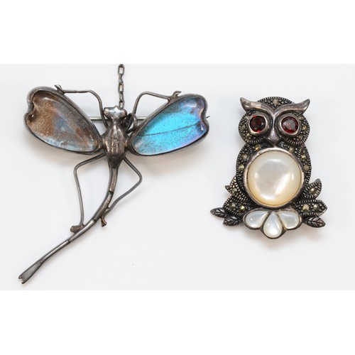 187 - An unmarked silver and butterfly wing dragonfly brooch, 40 x 45mm, together with a 925 silver, mothe... 