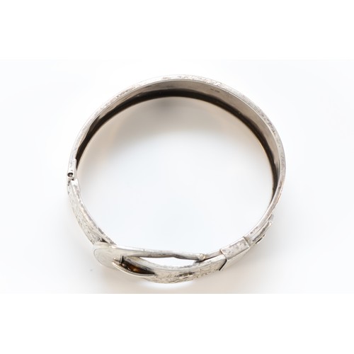 205 - A silver hinged buckle bracelet, Chester 1938, 60 x 52mm, 31gm