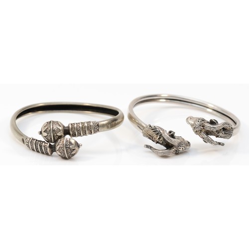 212 - A 925 silver double ram's head sprung bracelet, 58 x 48mm  and an unmarked silver sprung bangle, 29g... 