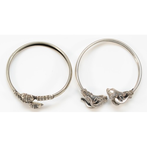 212 - A 925 silver double ram's head sprung bracelet, 58 x 48mm  and an unmarked silver sprung bangle, 29g... 