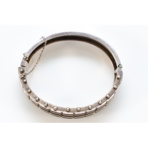 226 - A Victorian silver hinged bangle, Birmingham 1882, 56 x 45mm, 30gm