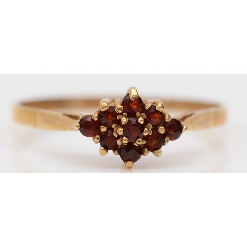 250 - A 9ct gold and garnet cluster ring, S, 1.4gm